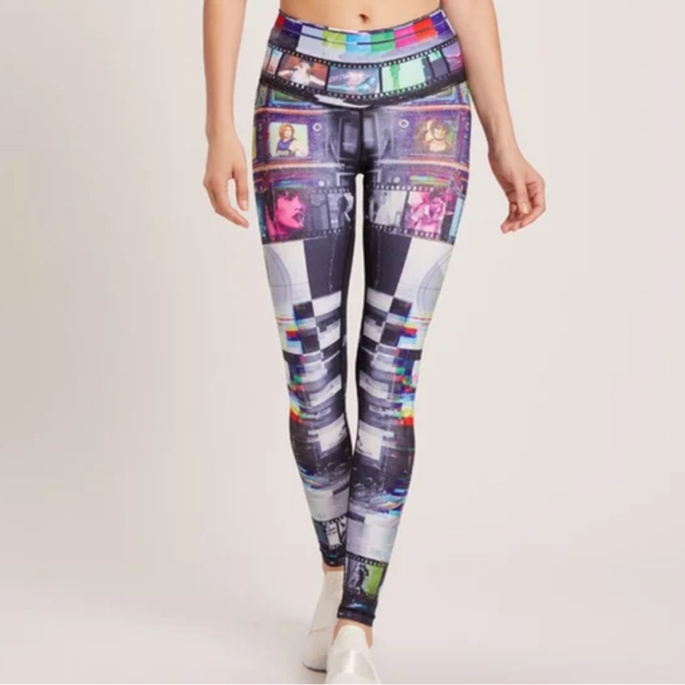 Niyama Sol x Jennifer Lopez Barefoot Leggings - In Color Size M